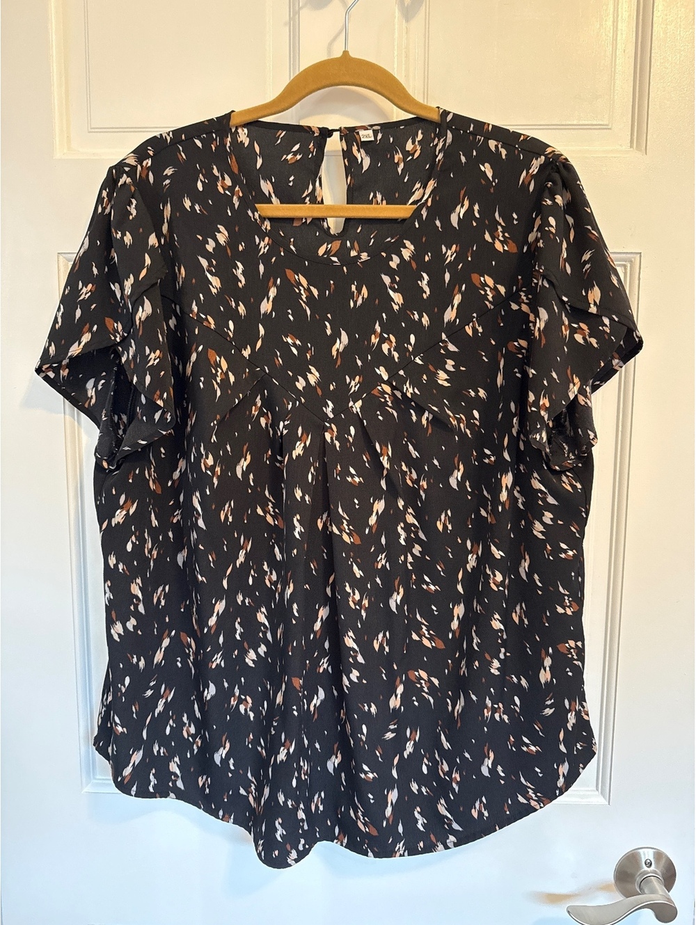 Black and Brown Abstract Print Blouse with Keyhole Back, Size 2XL